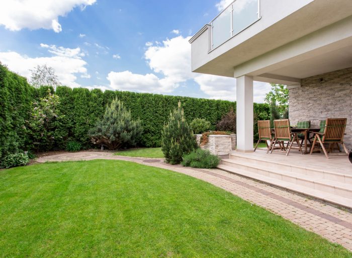 Чист и подреден двор